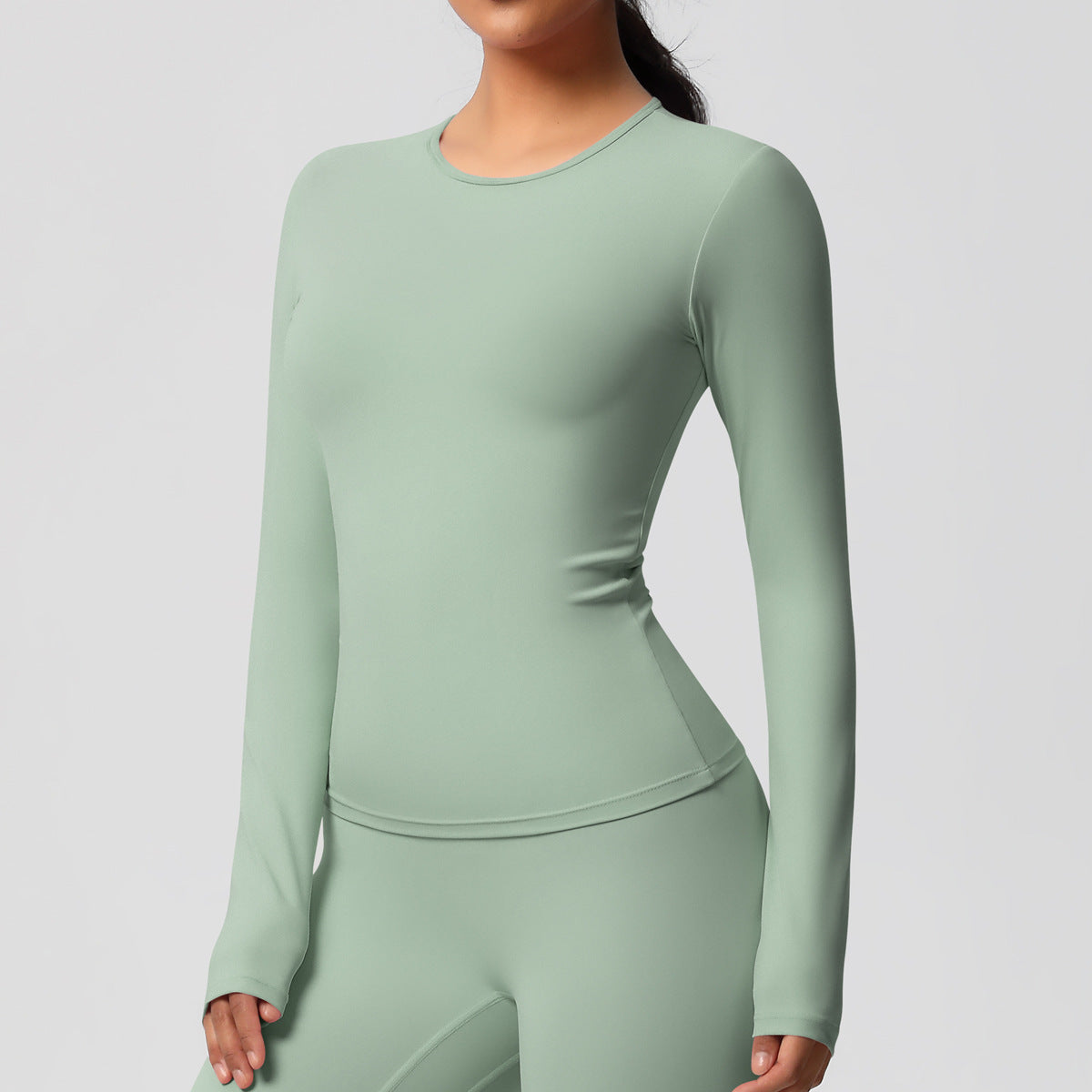 Yoga pants set for women in a solid color